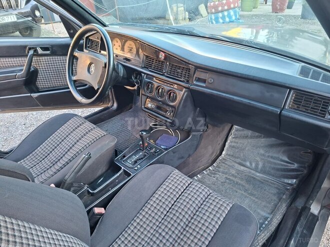 Mercedes 190-5