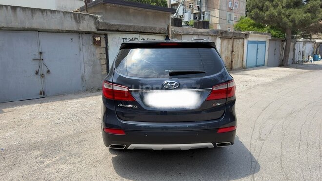 Hyundai Grand Santa Fe-2