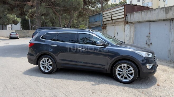 Hyundai Grand Santa Fe-4