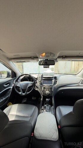 Hyundai Grand Santa Fe-5