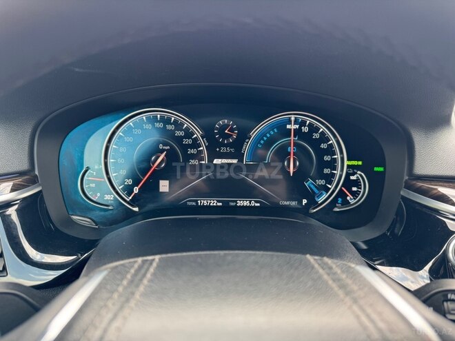 BMW 530e-10