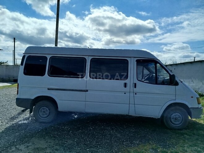 Ford Transit-3
