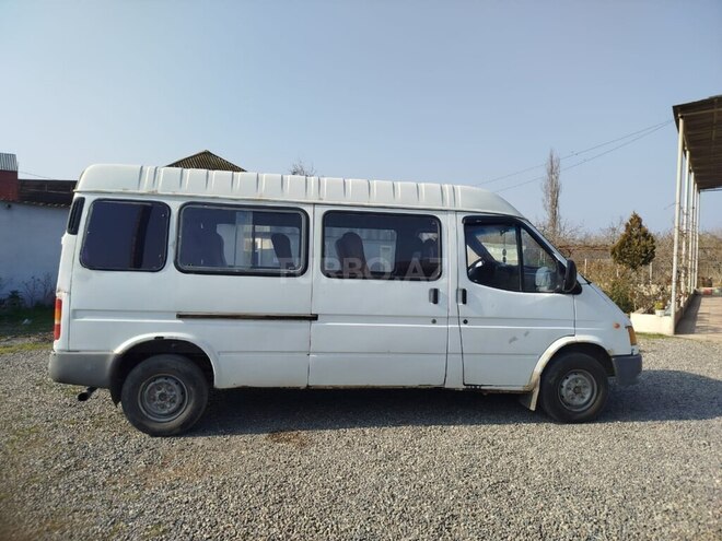 Ford Transit-4