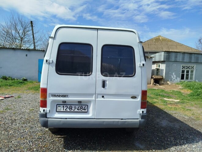 Ford Transit-11
