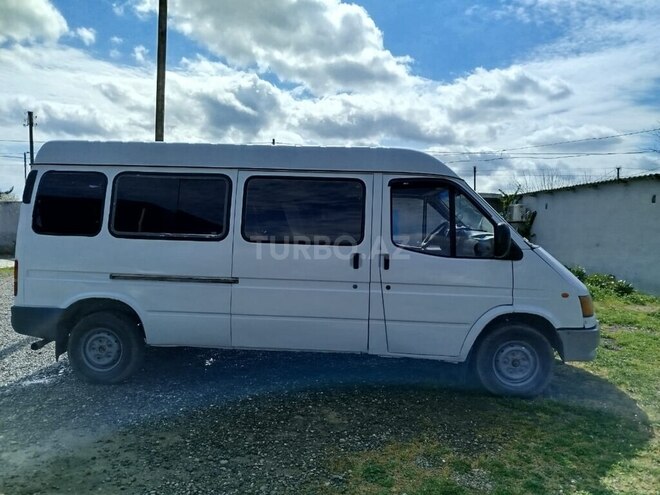 Ford Transit-10