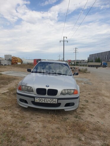BMW 320-1