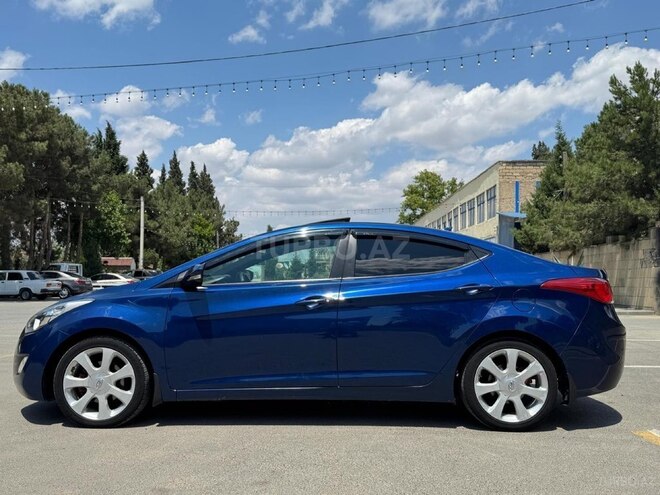 Hyundai Elantra-4