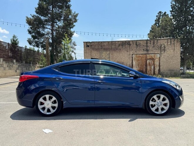Hyundai Elantra-3