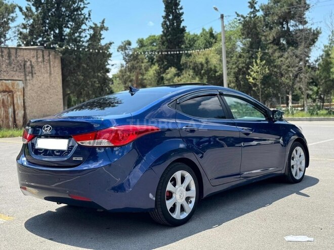 Hyundai Elantra-10