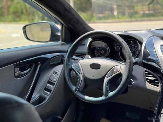 Hyundai Elantra-18