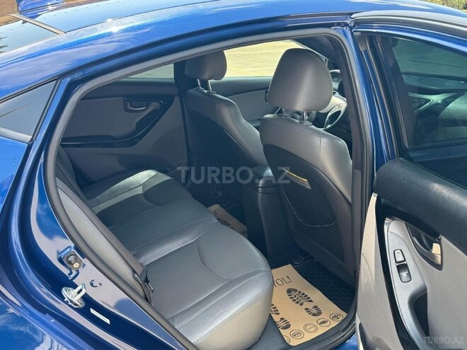 Hyundai Elantra-16