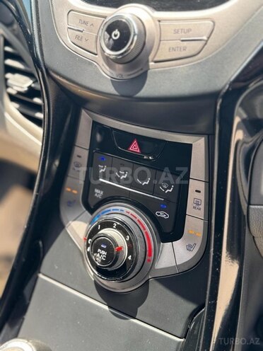 Hyundai Elantra-20