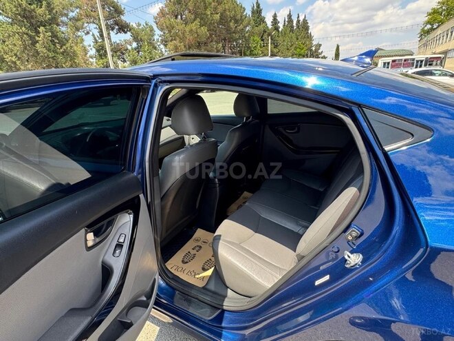 Hyundai Elantra-15