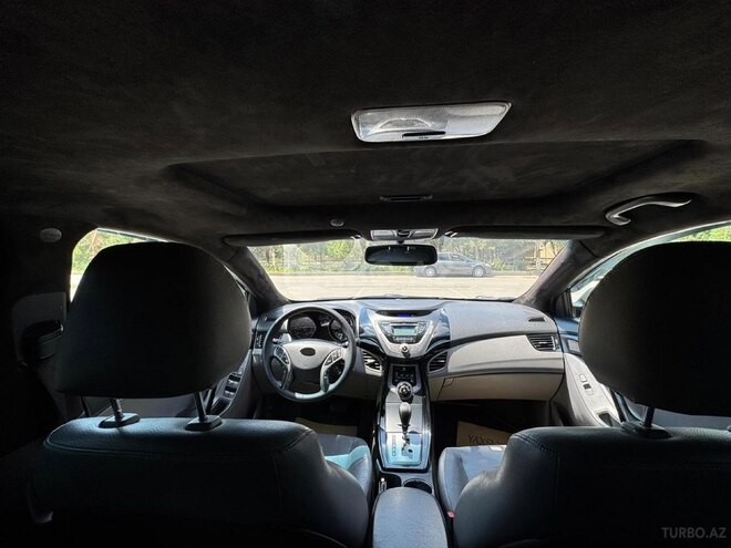 Hyundai Elantra-17