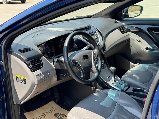 Hyundai Elantra-13