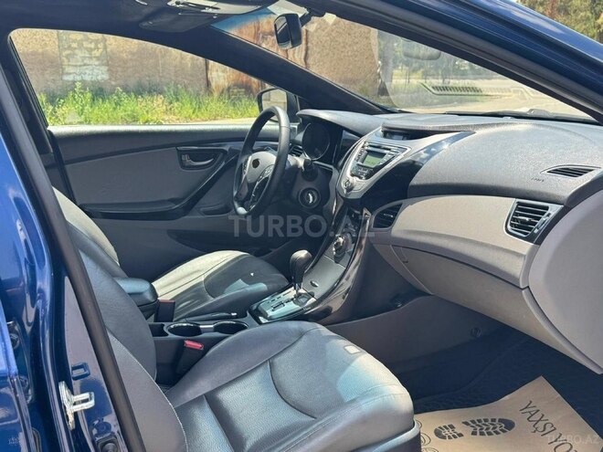 Hyundai Elantra-14