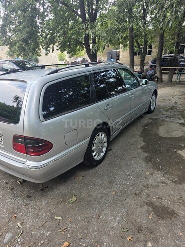 Mercedes E 270-5
