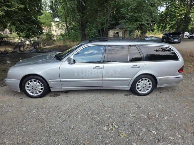 Mercedes E 270-2