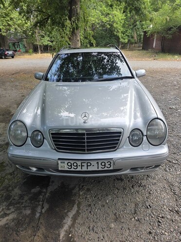 Mercedes E 270-1