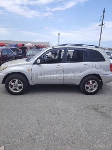 Toyota RAV4-8
