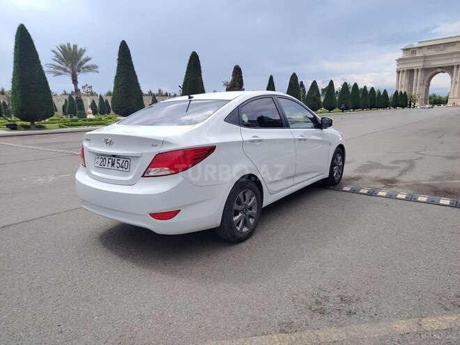 Hyundai Accent-6