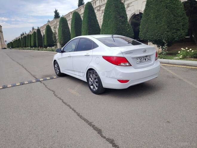 Hyundai Accent-4