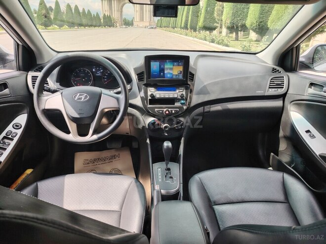 Hyundai Accent-11