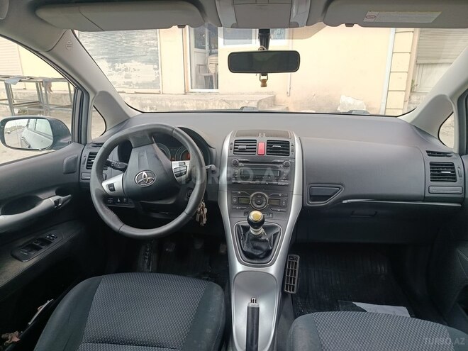 Toyota Auris-5