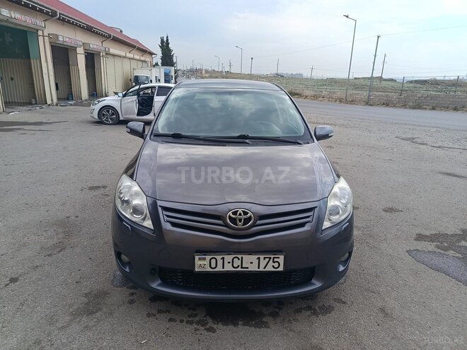 Toyota Auris-1