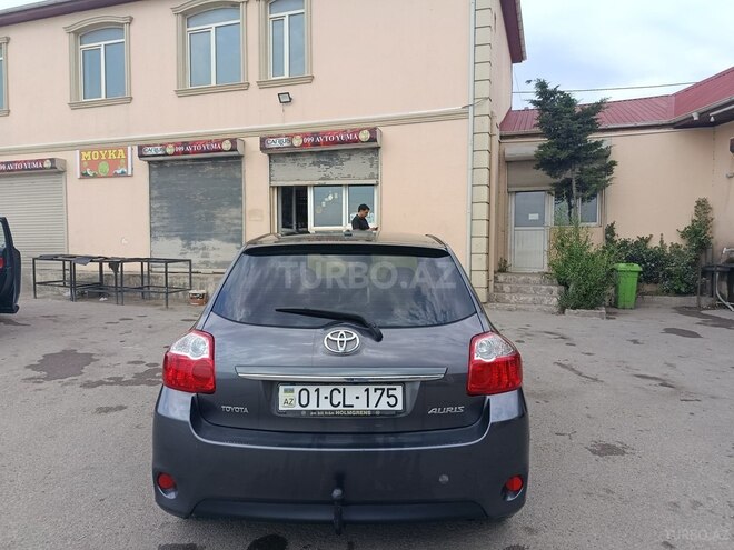 Toyota Auris-2