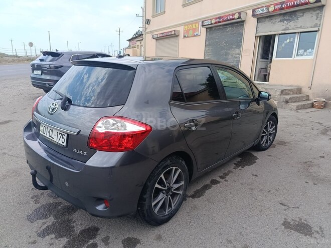 Toyota Auris-4