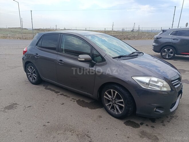 Toyota Auris-7