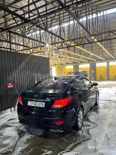 Hyundai Accent-5