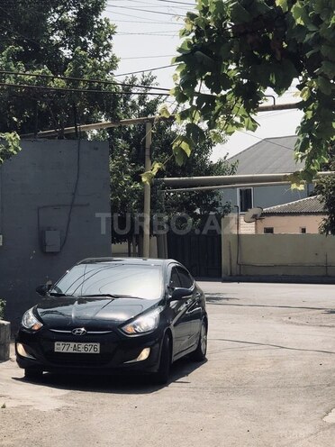 Hyundai Accent-2