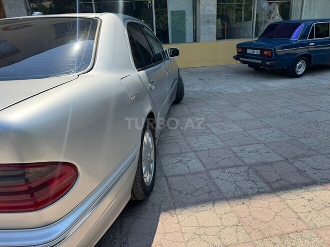 Mercedes E 220-4