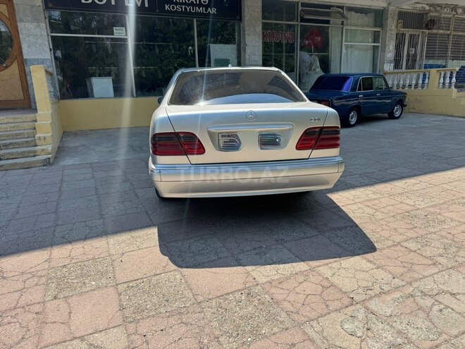 Mercedes E 220-2