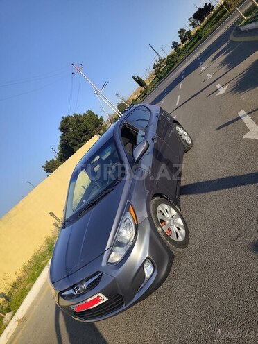 Hyundai Accent-10