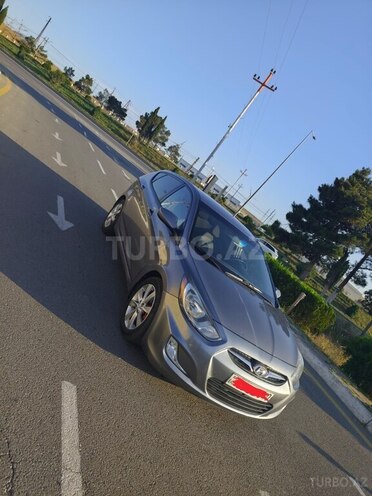 Hyundai Accent-13