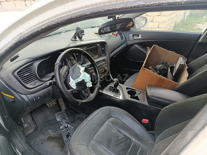 Kia K5-4
