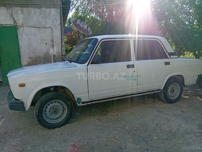 LADA (VAZ) 2107-2