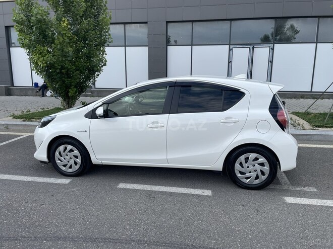 Toyota Aqua-8