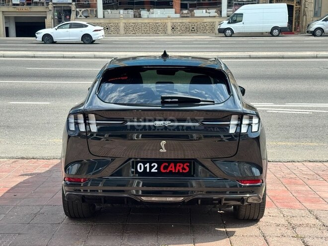 Ford Mustang Mach-E-6