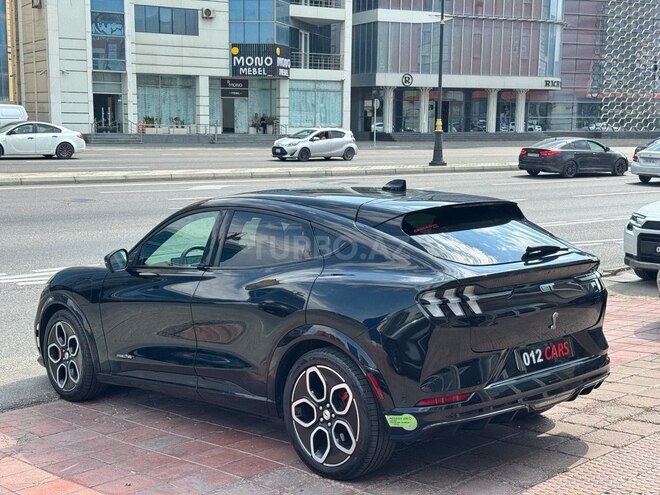Ford Mustang Mach-E-5