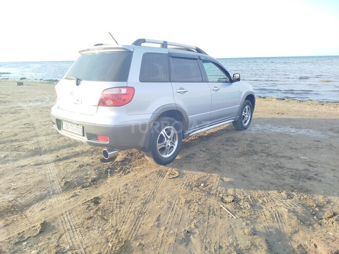 Mitsubishi Outlander-2