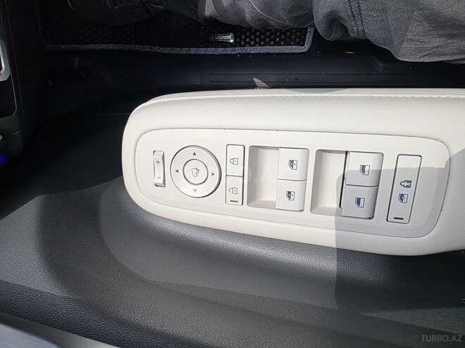 Hyundai Santa Fe-12