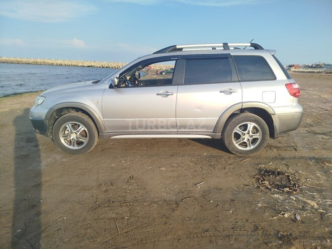 Mitsubishi Outlander-4