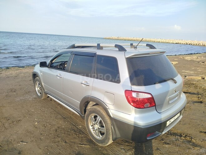 Mitsubishi Outlander-11