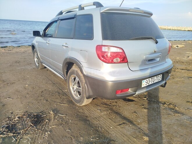 Mitsubishi Outlander-12
