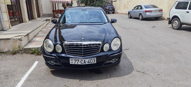 Mercedes E 280-1