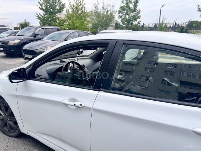 Hyundai Accent-3